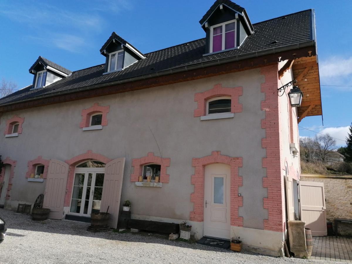L'Annexe Du Chateau De Saint Genix Екстер'єр фото