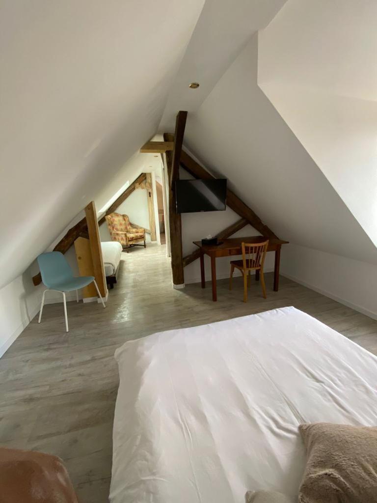 L'Annexe Du Chateau De Saint Genix Екстер'єр фото