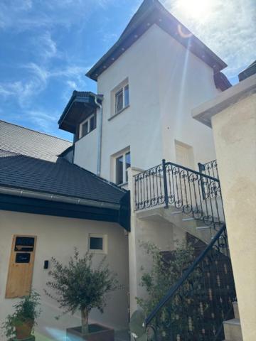L'Annexe Du Chateau De Saint Genix Екстер'єр фото